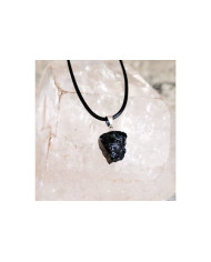 Colar fio couro com pendente Turmalina em bruto 1un